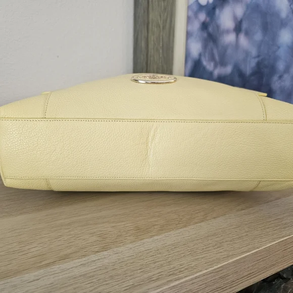 ✨COACH Scout Hobo Shoulder Bag (Like New)(Soft Yellow) - Picture 8 of 16